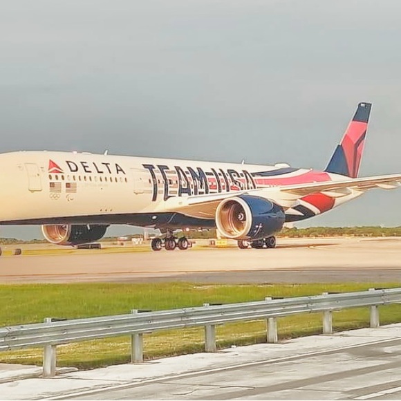 Delta Air Lines 2024 Paris Olympics Team USA Airplane Livery Collectible Pin New - Picture 16 of 16